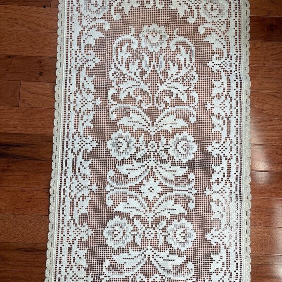 Vintage Handcrafted Crochet Lace Table Runner Floral Pattern 38" x 17" - Picture 10 of 14